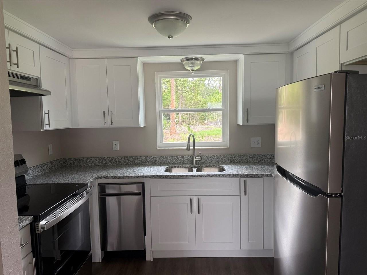 7335 New York Ave - Photo 2 of 9