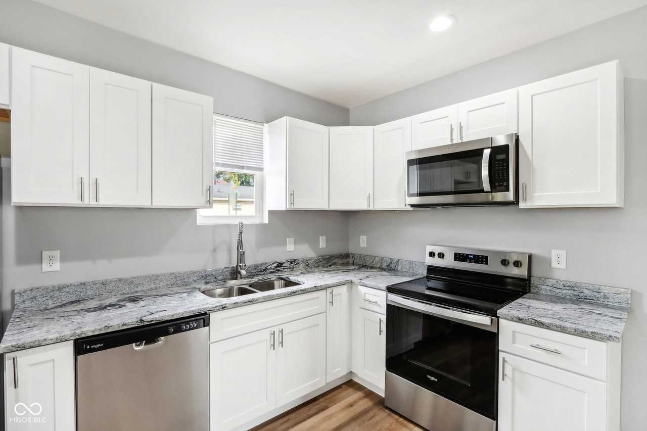 1838 Gent Ave - Photo 3 of 9