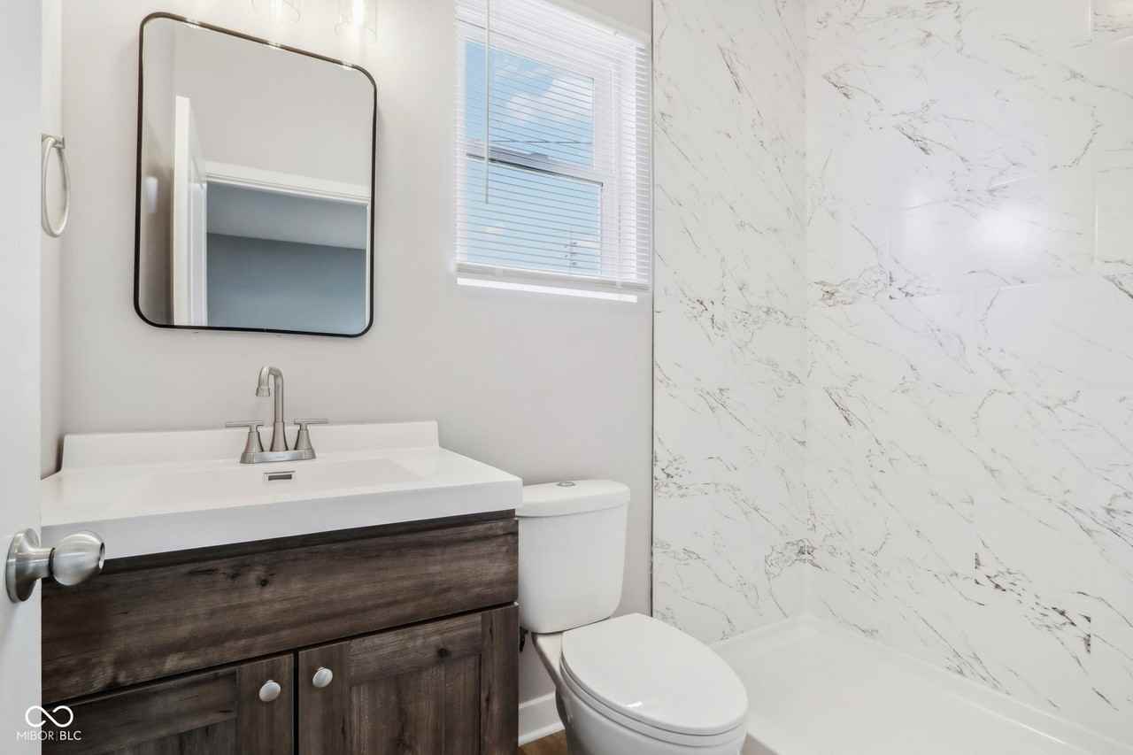 1838 Gent Ave - Photo 5 of 9