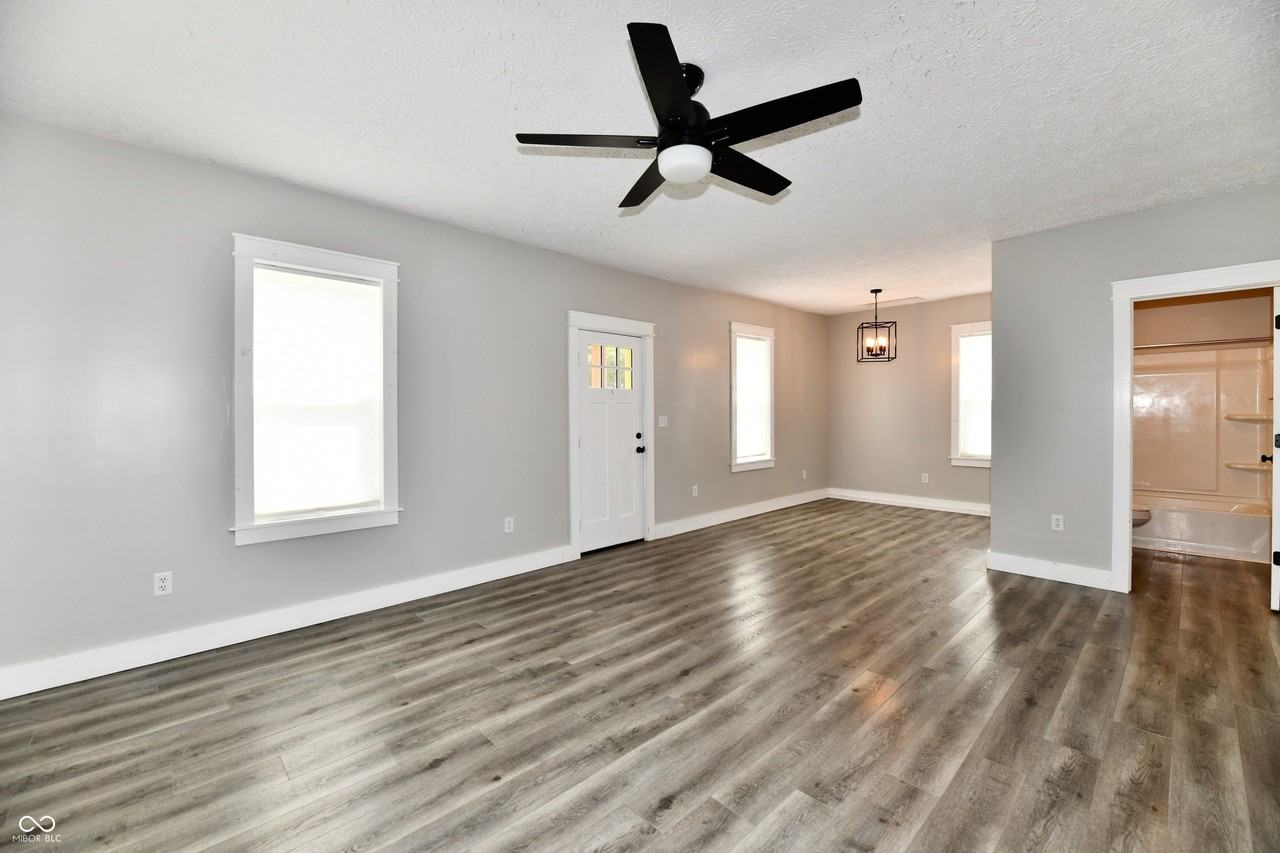 218 N Jefferson St - Photo 5 of 22