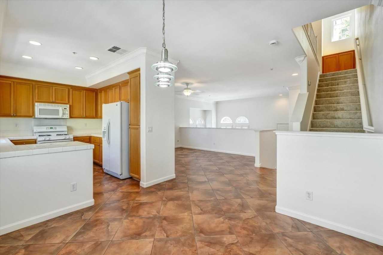 378 Olive Hill Dr - Photo 3 of 37