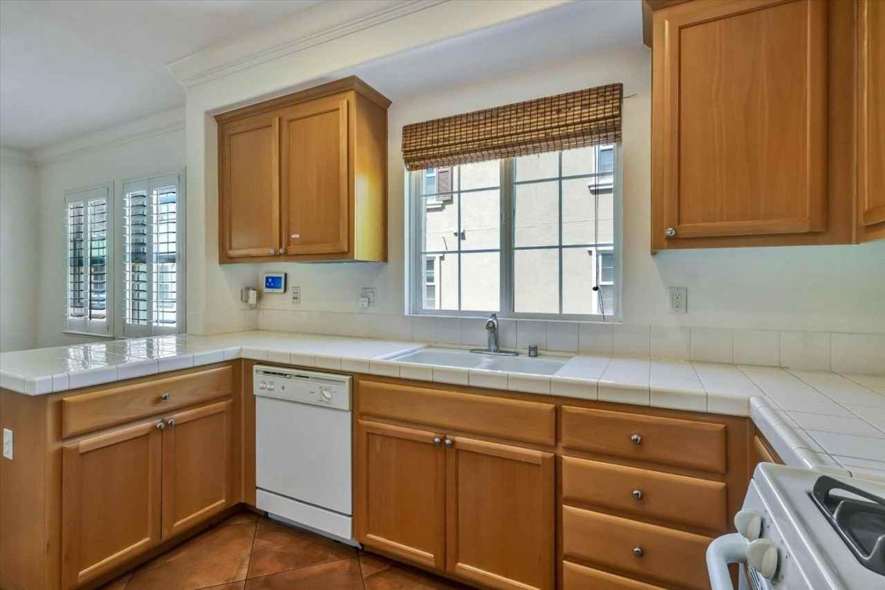 378 Olive Hill Dr - Photo 5 of 37