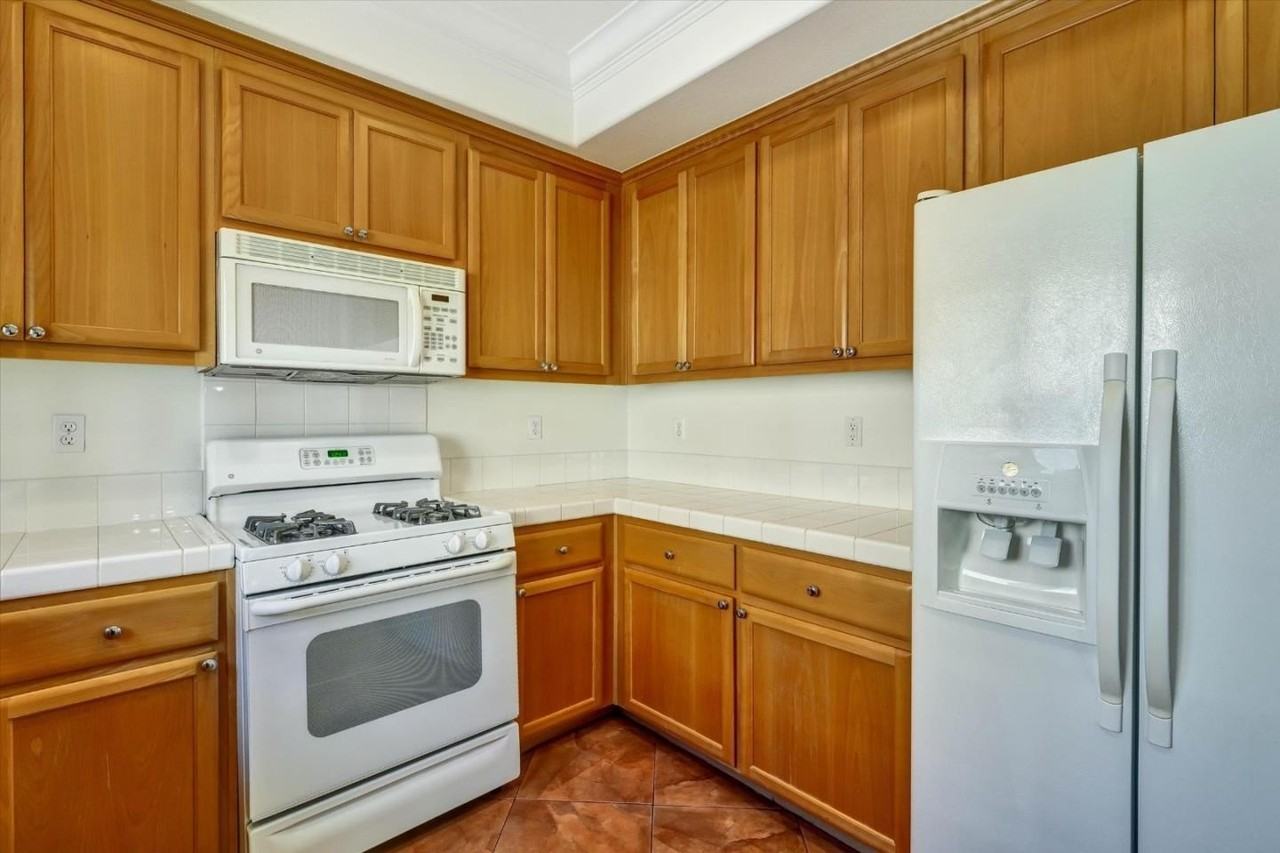 378 Olive Hill Dr - Photo 6 of 37