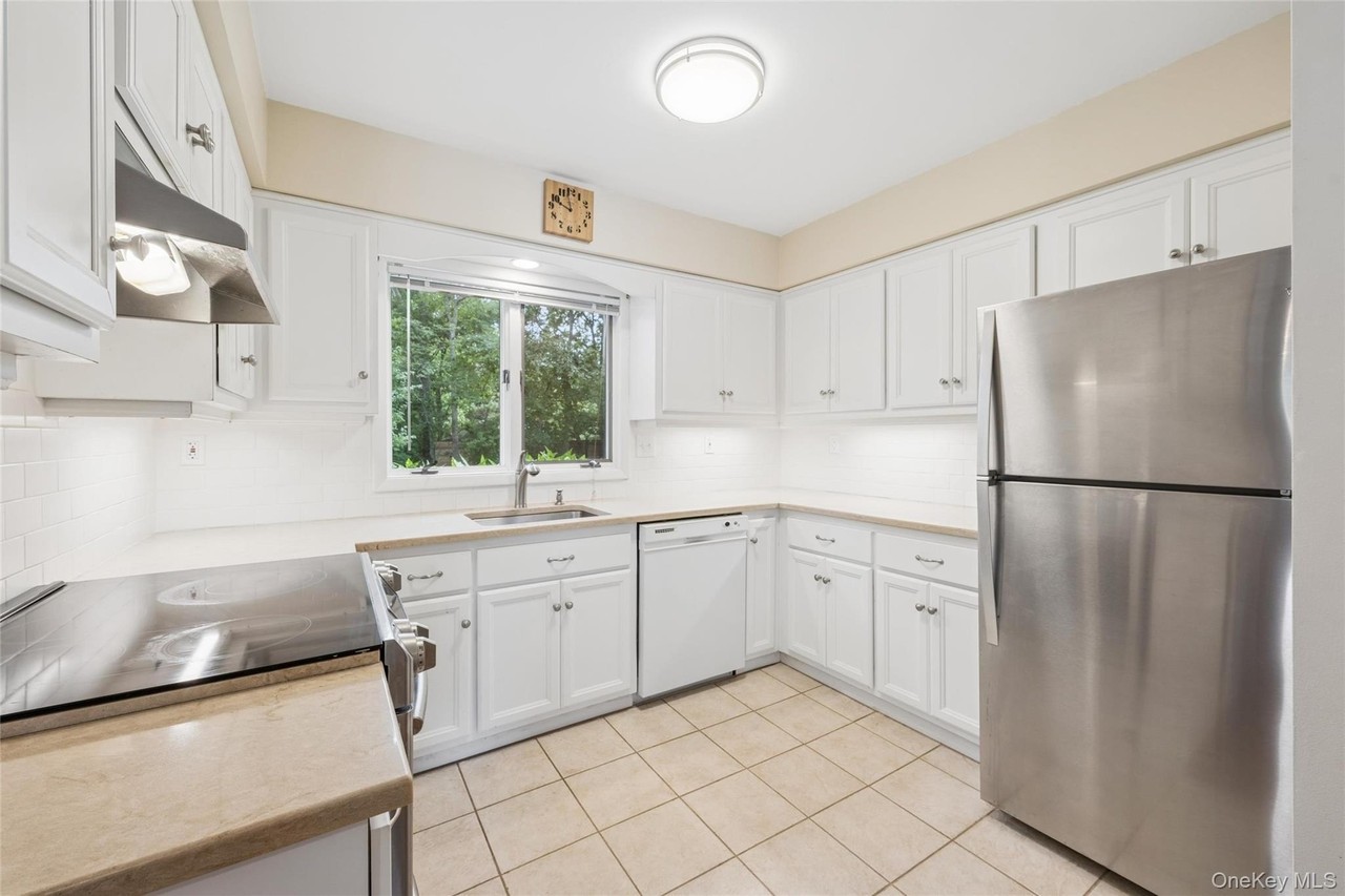 23 Argonne Rd E - Photo 3 of 31