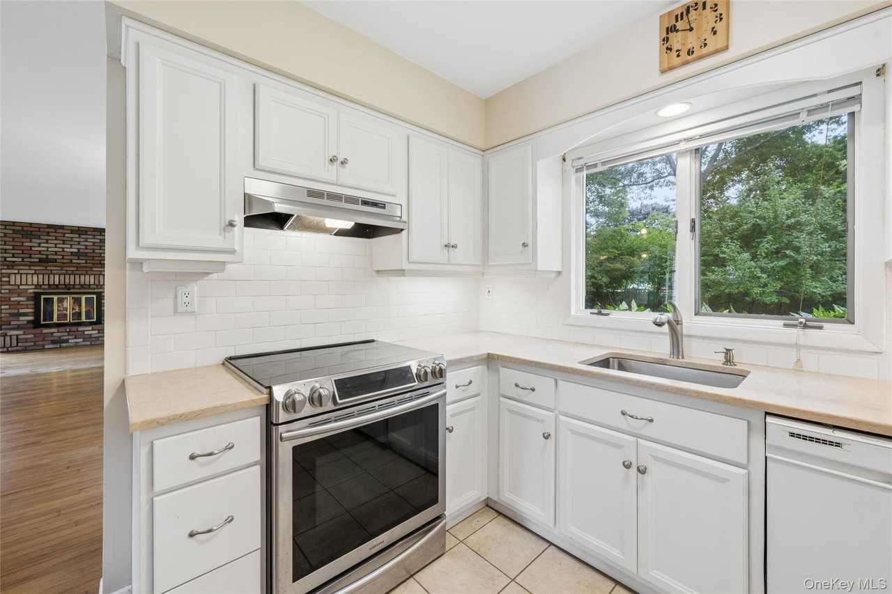 23 Argonne Rd E - Photo 4 of 31