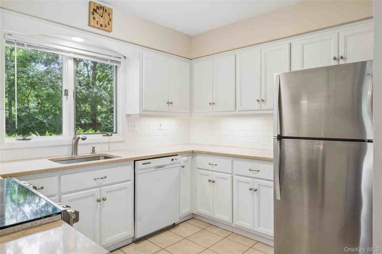 23 Argonne Rd E - Photo 5 of 31