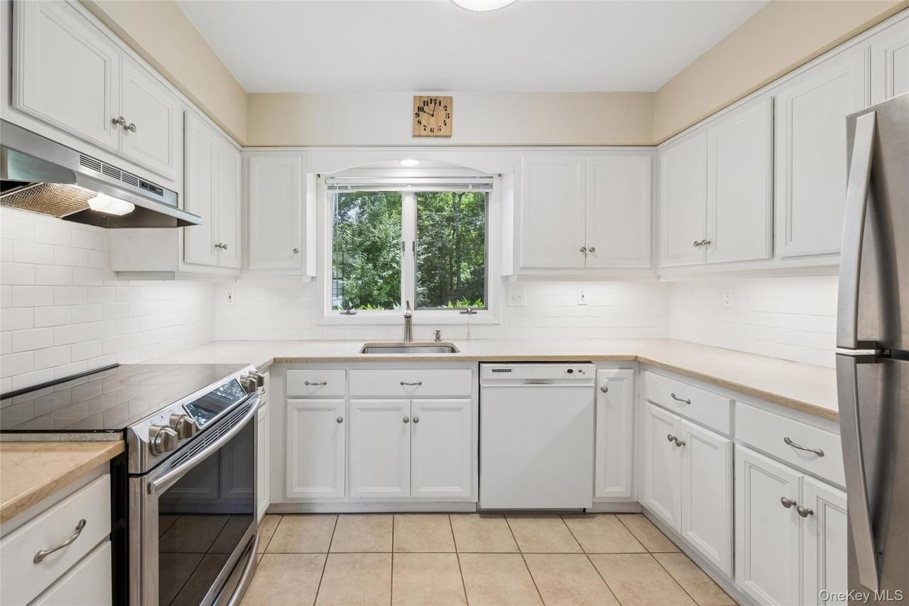 23 Argonne Rd E - Photo 6 of 31