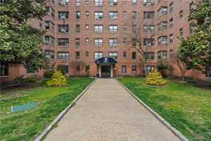 featured image of 33 William St #1S