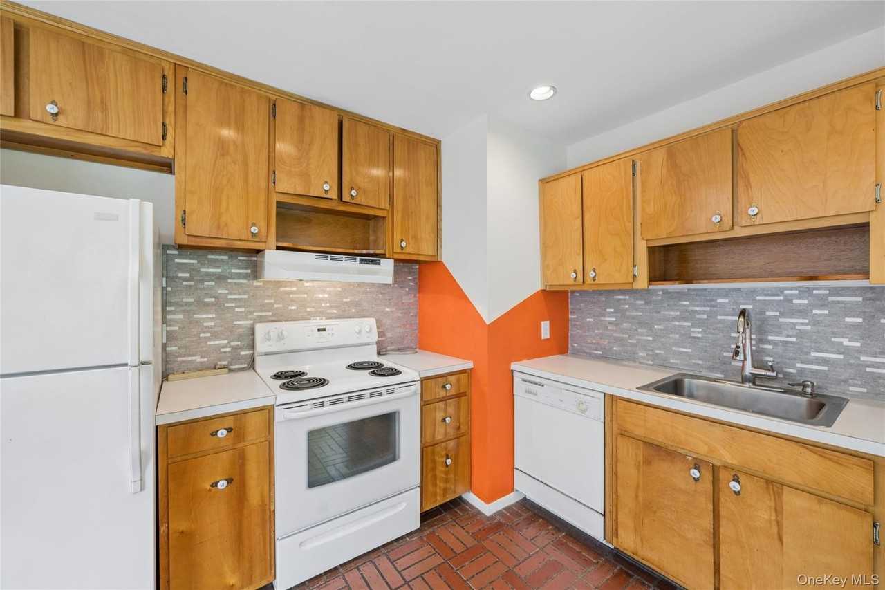 59 Homewood Dr - Photo 4 of 36