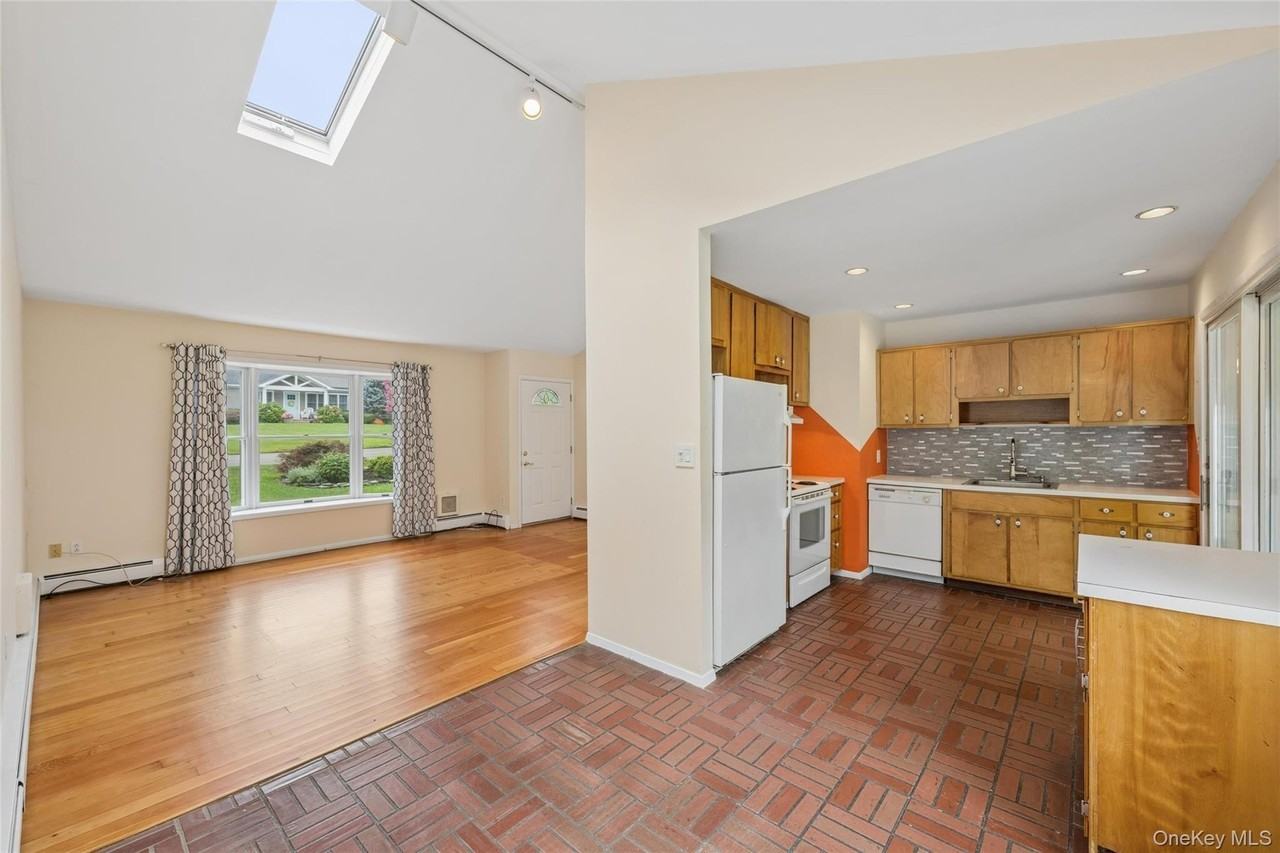 59 Homewood Dr - Photo 6 of 36