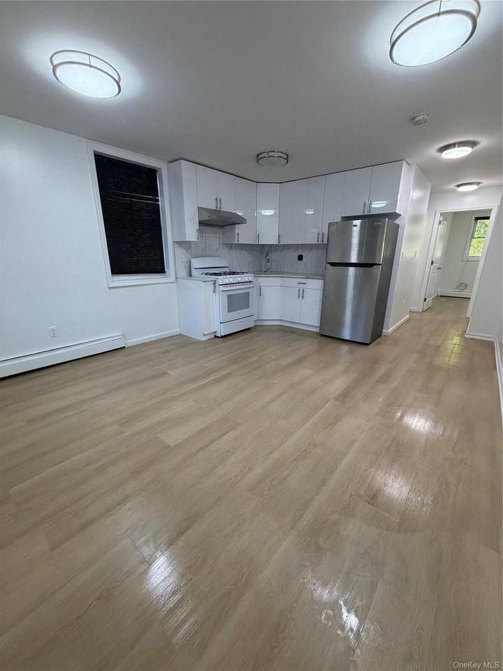 2067 Van Hoesen Ave #1FL - Photo 3 of 4