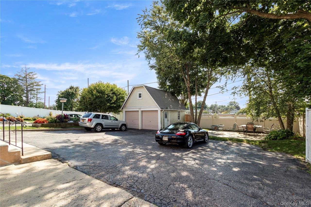 26 S Bayles Ave - Photo 2 of 10
