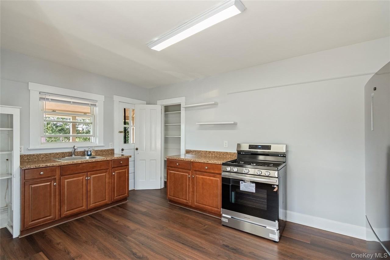 26 S Bayles Ave - Photo 7 of 10