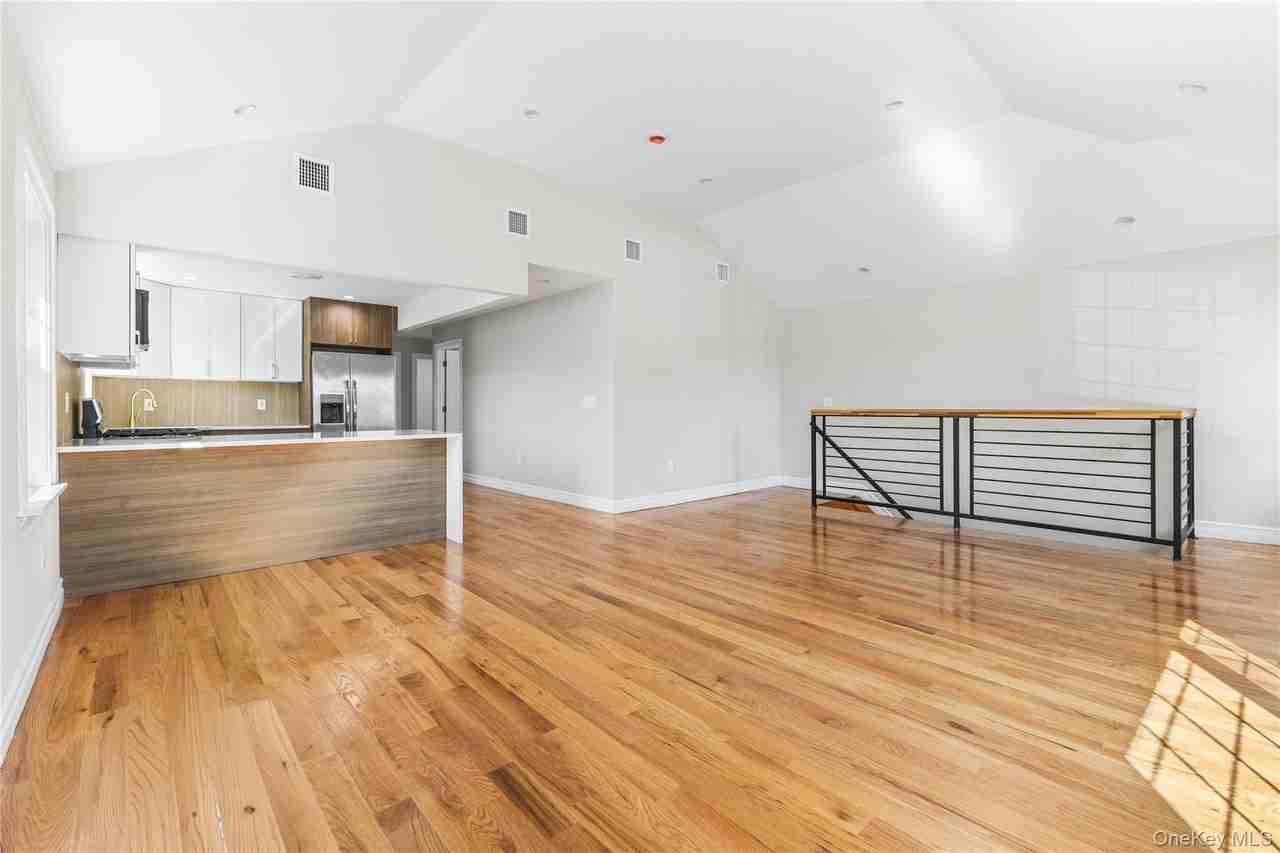 12046 199th St #2 - Photo 5 of 12