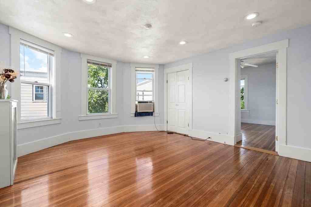 93 Easton St #3