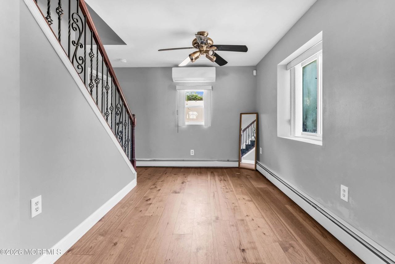 12 Jacobson St - Photo 5 of 25