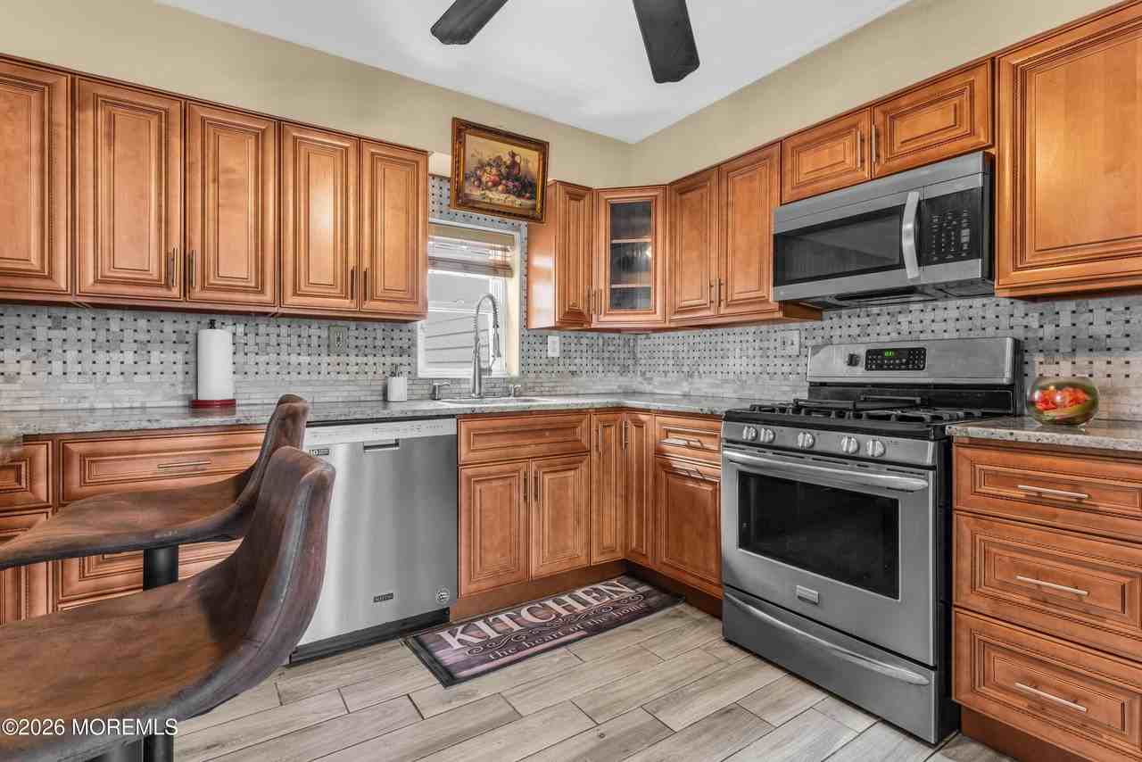 12 Jacobson St - Photo 7 of 25