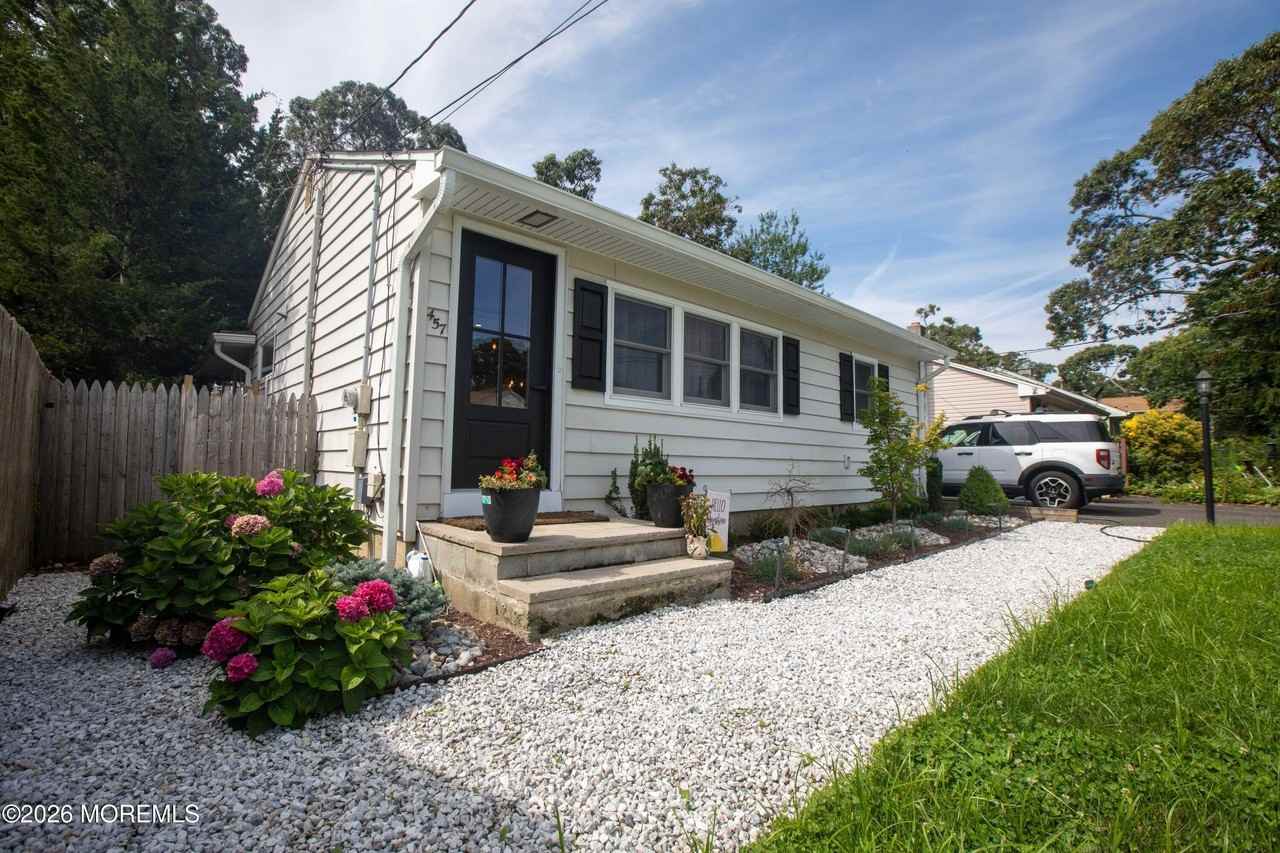 457 Augustus Rd - Photo 2 of 40