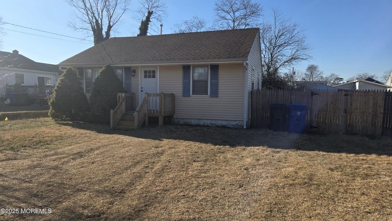 554 Lillie Rd - Photo 2 of 23