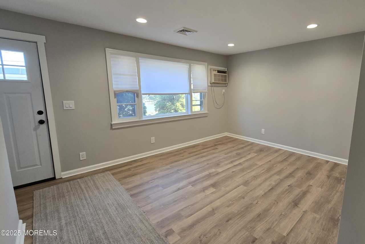 554 Lillie Rd - Photo 3 of 23