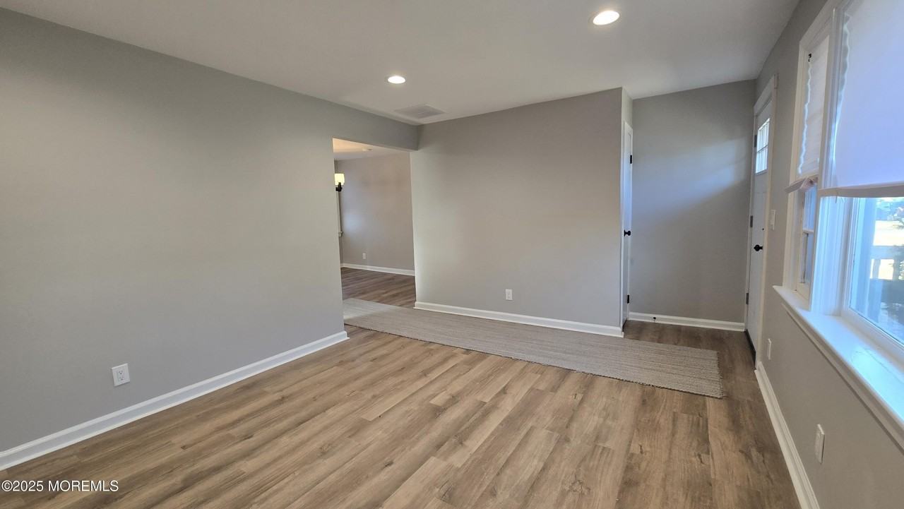 554 Lillie Rd - Photo 4 of 23