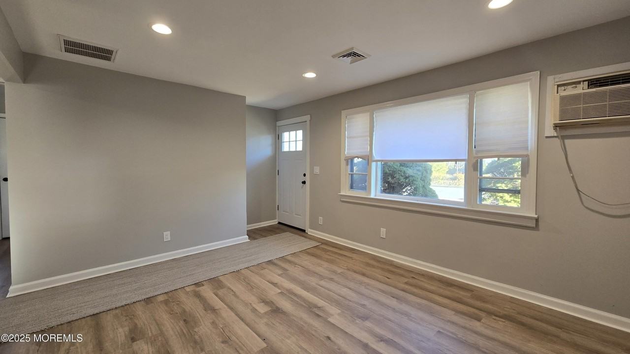 554 Lillie Rd - Photo 5 of 23