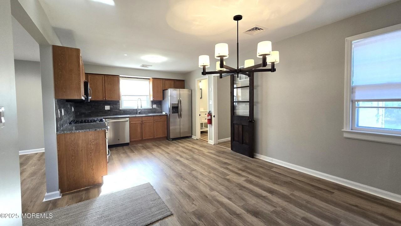 554 Lillie Rd - Photo 7 of 23