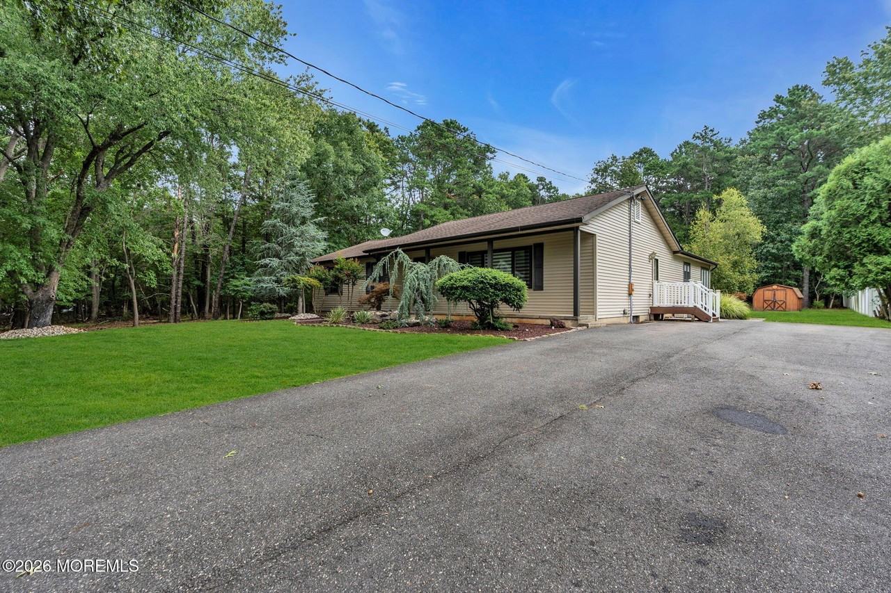 819 Harmony Rd - Photo 5 of 50