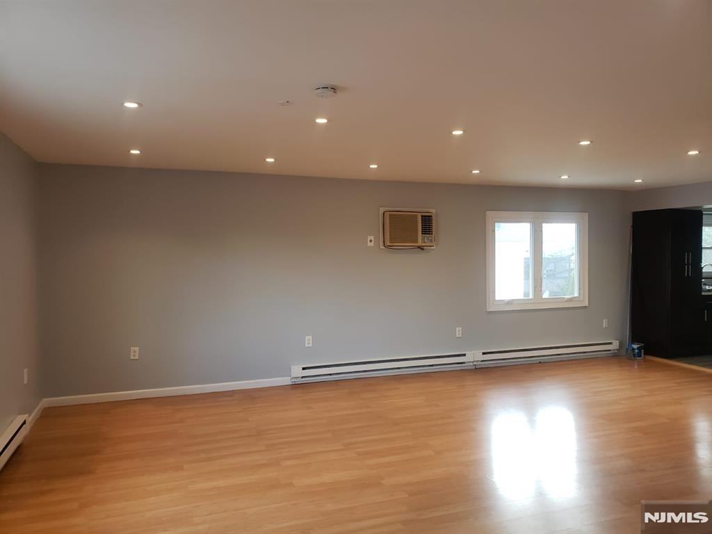 31 Plauderville Ave 2nd Fl - Photo 2 of 21
