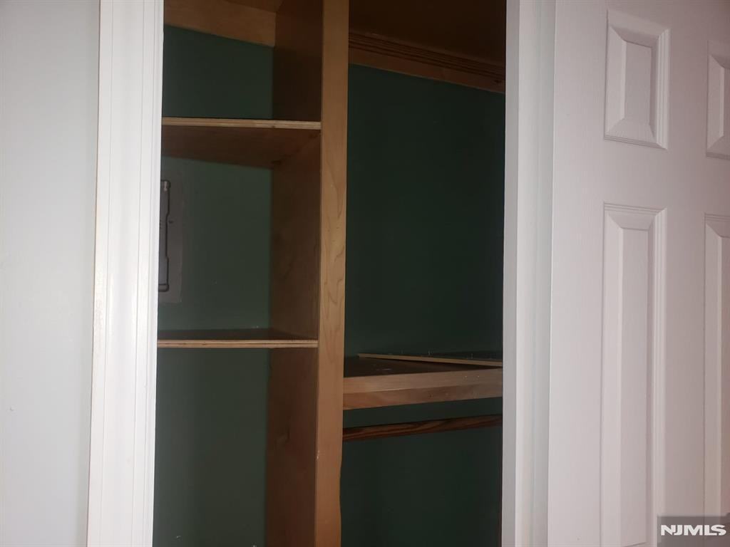 31 Plauderville Ave 2nd Fl - Photo 3 of 21
