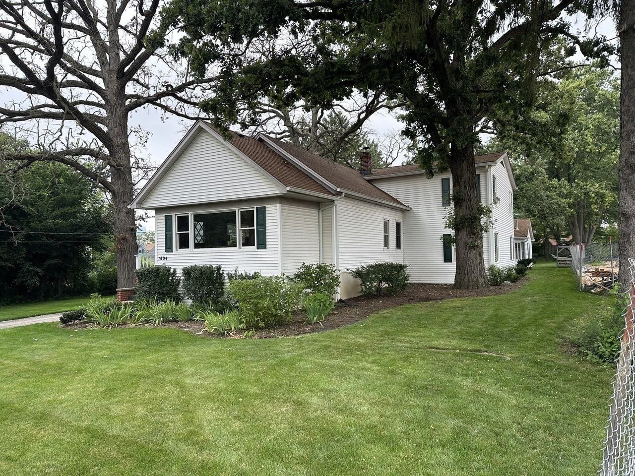 1804 Chapel Ct - Photo 2 of 25