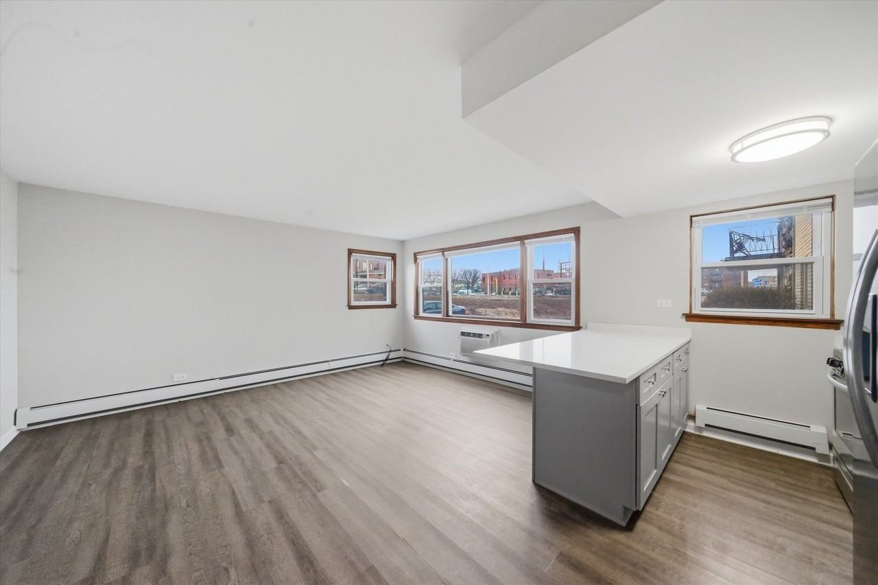7709 W Marwood Ave #3N - Photo 3 of 14
