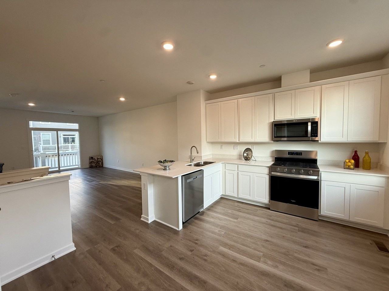 553 Yosemite Way - Photo 2 of 15