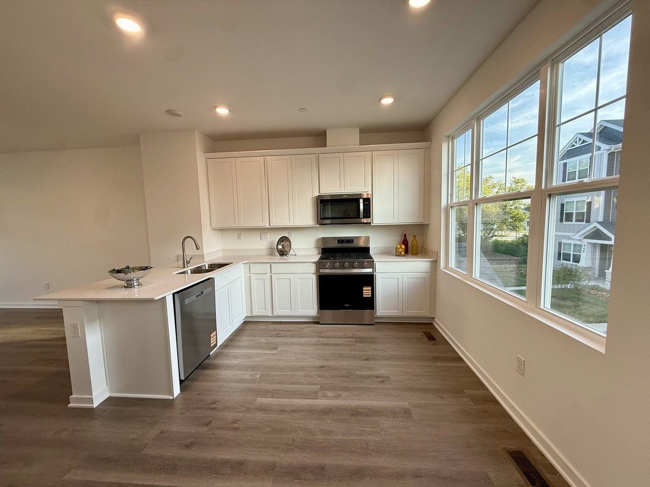 553 Yosemite Way - Photo 3 of 15