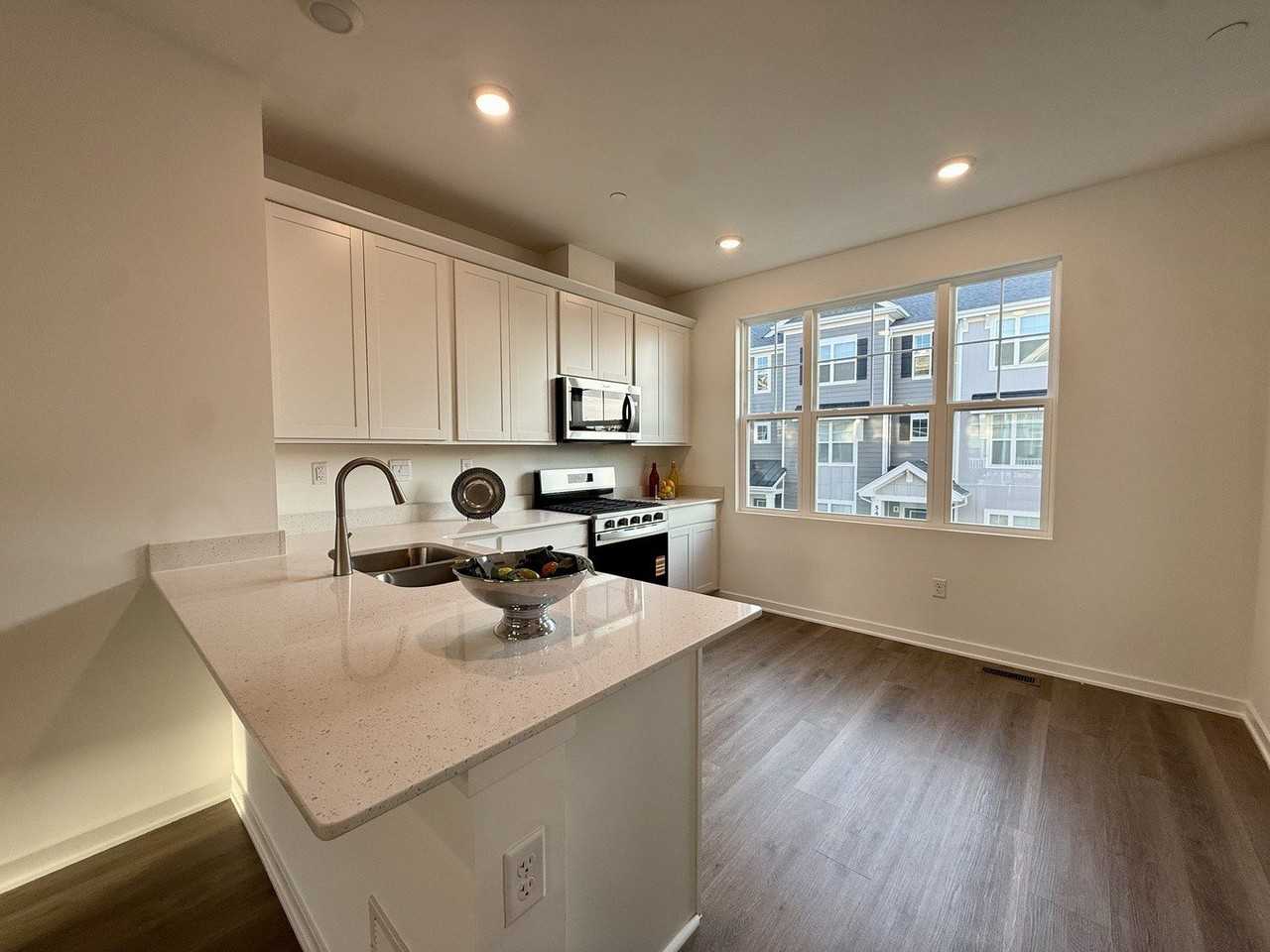 553 Yosemite Way - Photo 4 of 15