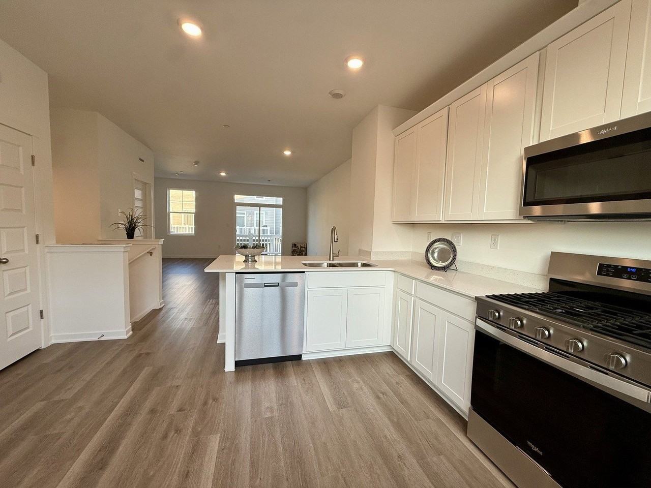 553 Yosemite Way - Photo 5 of 15