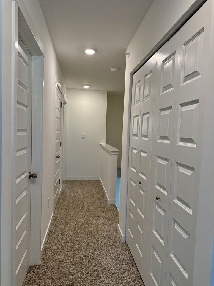 553 Yosemite Way - Photo 7 of 15