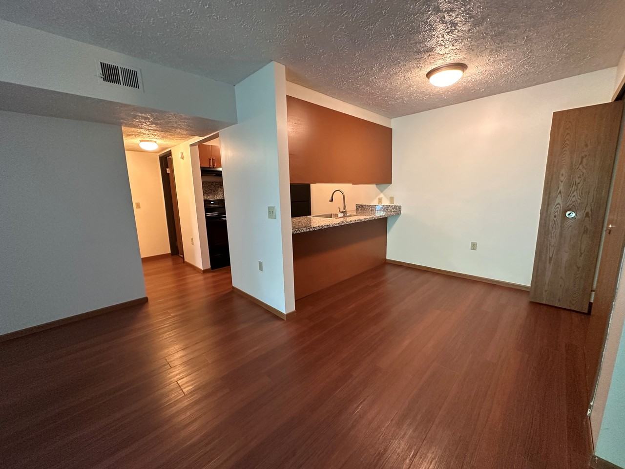1510 Yorkshire Drive #04 - Photo 2 of 8