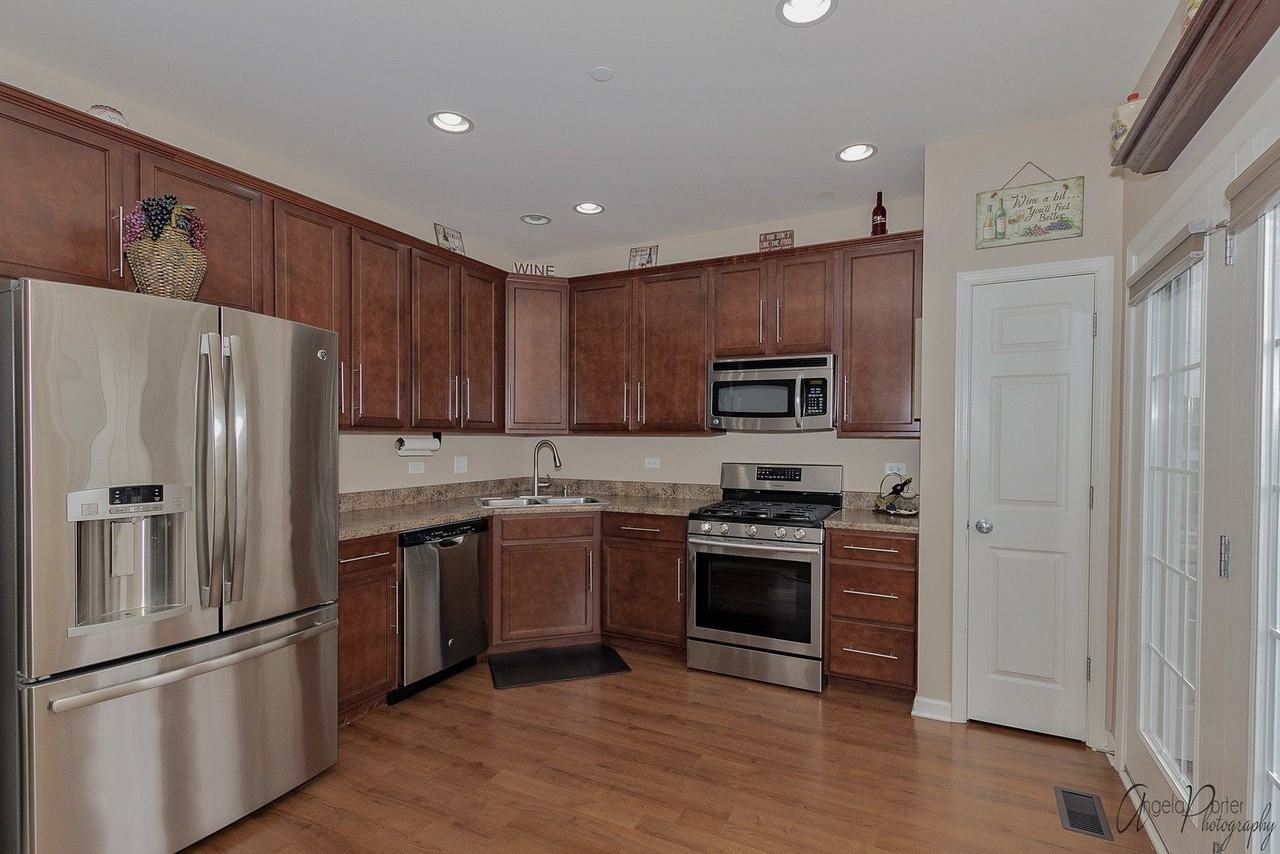 9870 Williams Dr - Photo 4 of 16