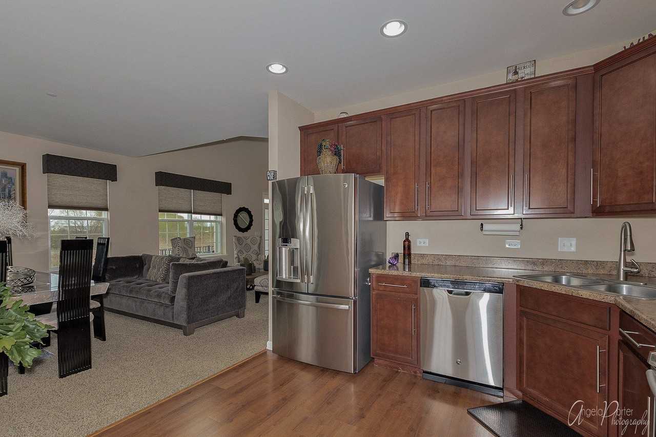 9870 Williams Dr - Photo 5 of 16