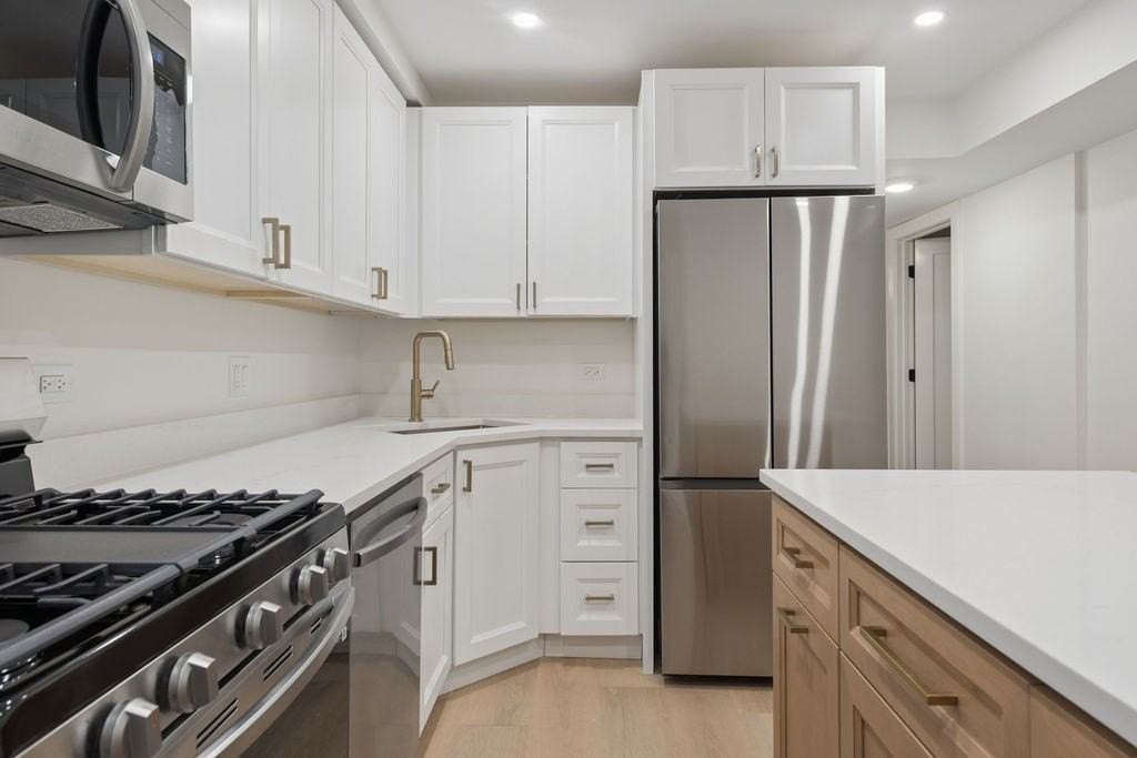 848 W George St #G - Photo 3 of 17