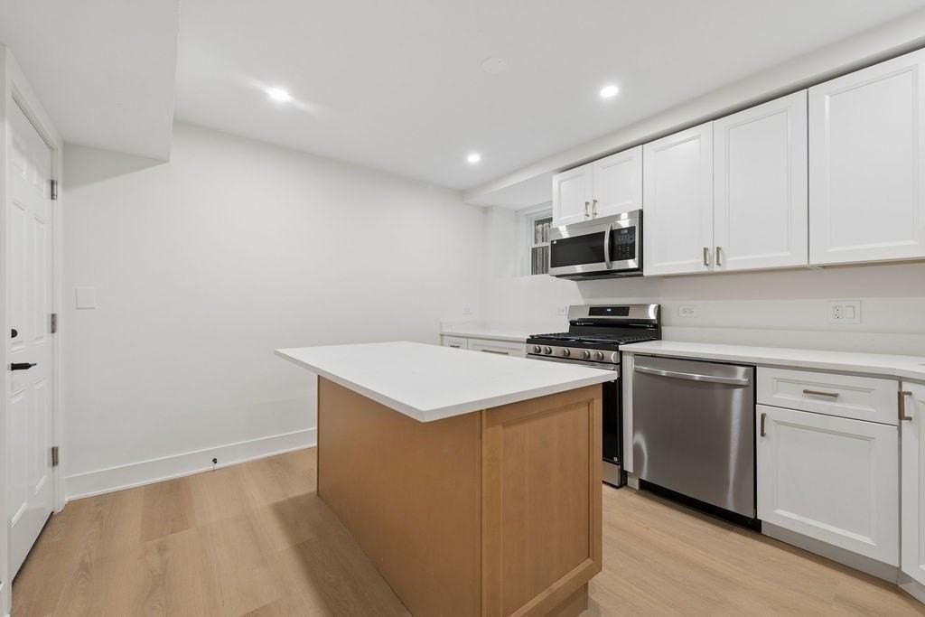 848 W George St #G - Photo 4 of 17