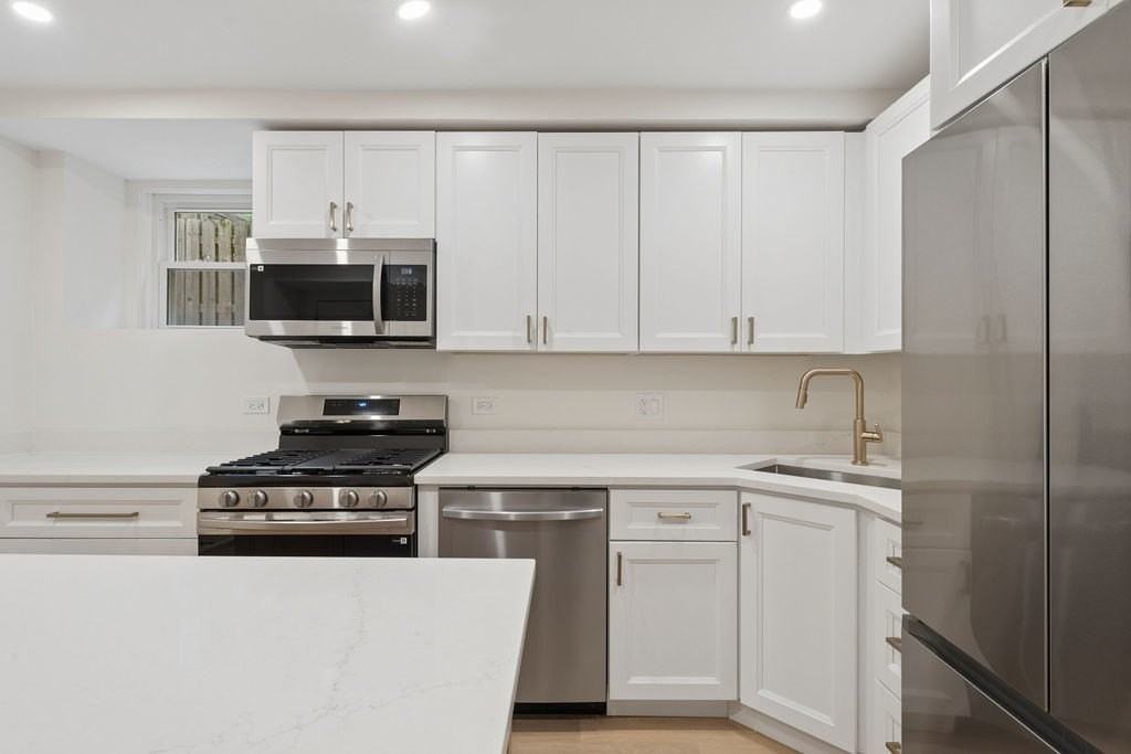 848 W George St #G - Photo 5 of 17