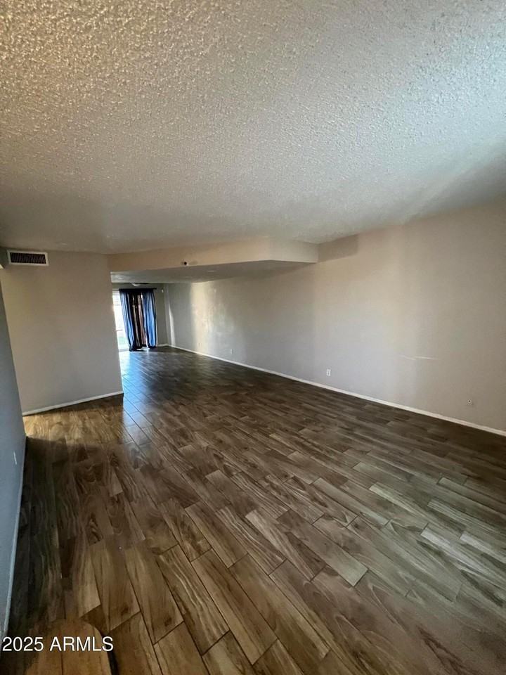 5819 N 59th Dr - Photo 4 of 27