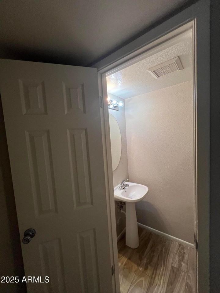 5819 N 59th Dr - Photo 5 of 27