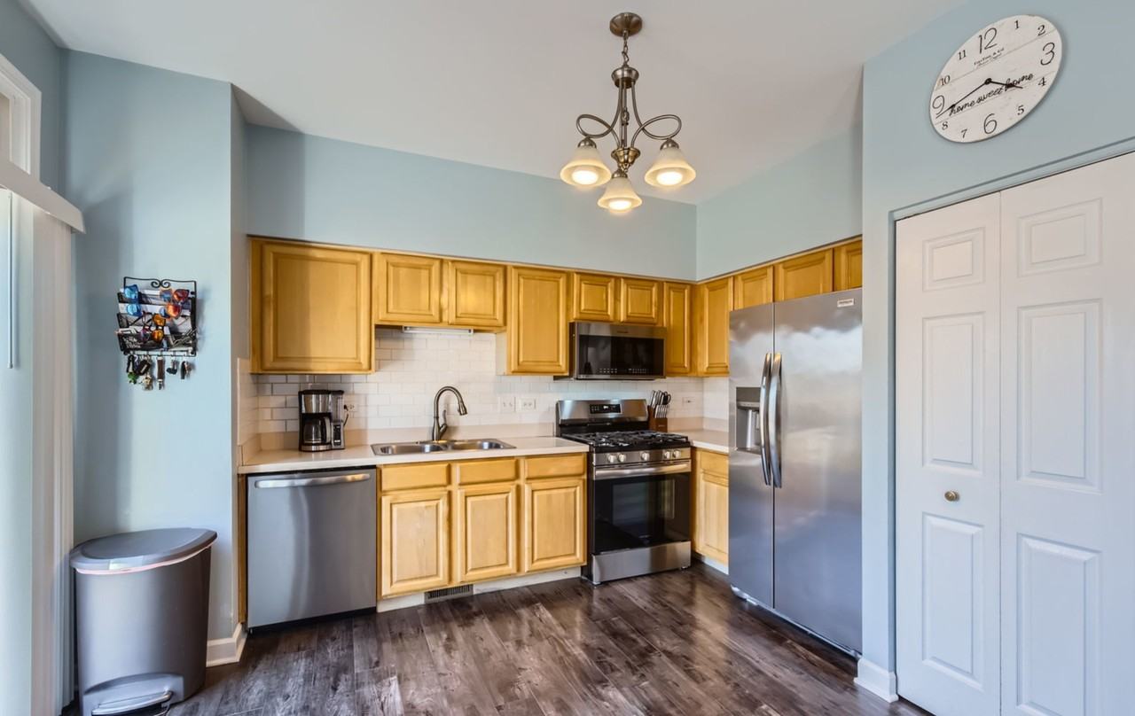 2606 Stowe Ct - Photo 3 of 12