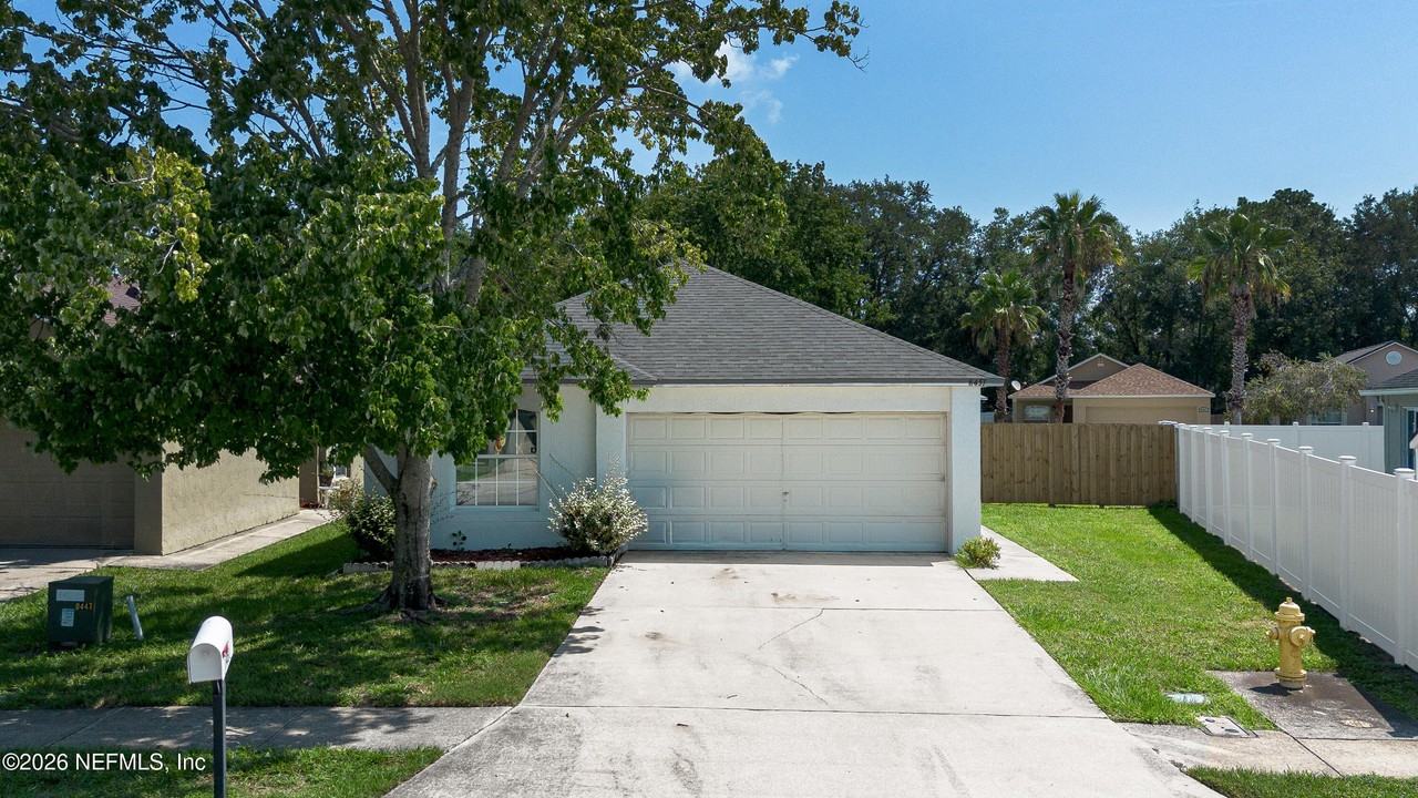 8451 Oak Crossing Dr W - Photo 2 of 32