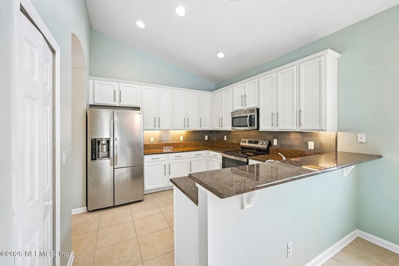 131 Cornwall Dr - Photo 6 of 19