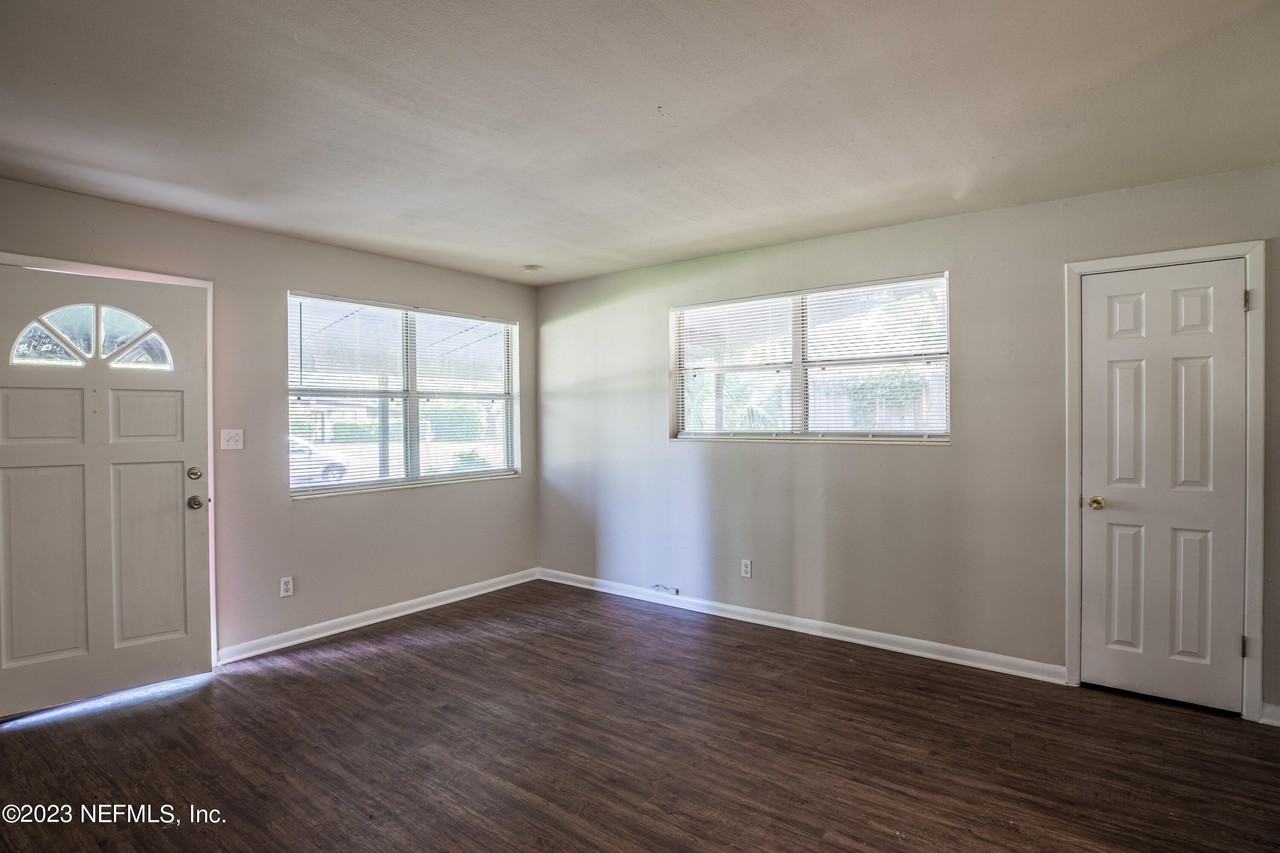 6722 FRYE Avenue W - Photo 4 of 16