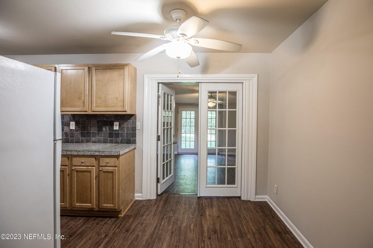 6722 FRYE Avenue W - Photo 5 of 16